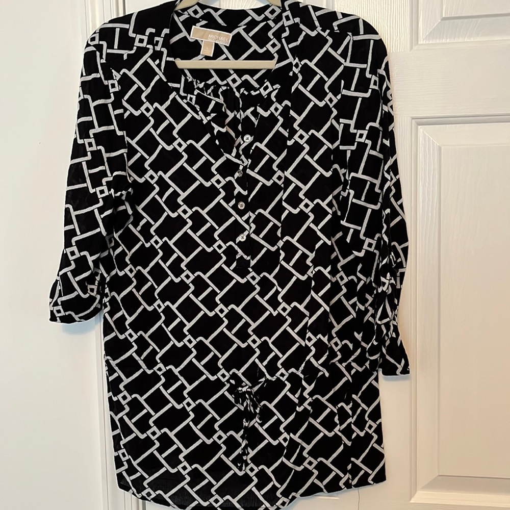 Michael Kors top. Black & white, roll tab sleeves, button down, ties in front.